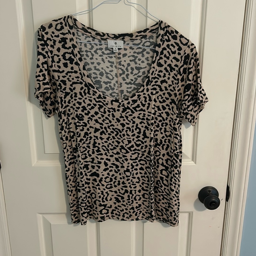 Super comfy leopard print tshirt